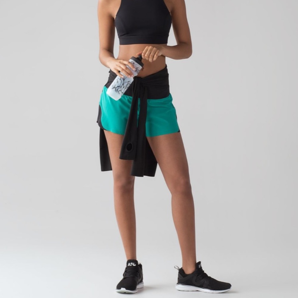 Lululemon Smooth Stride Short size 4 2017 Green Black